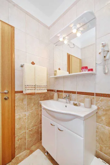 Sea-View 1-Bedroom Apartment in Sv. Filip i Jakov