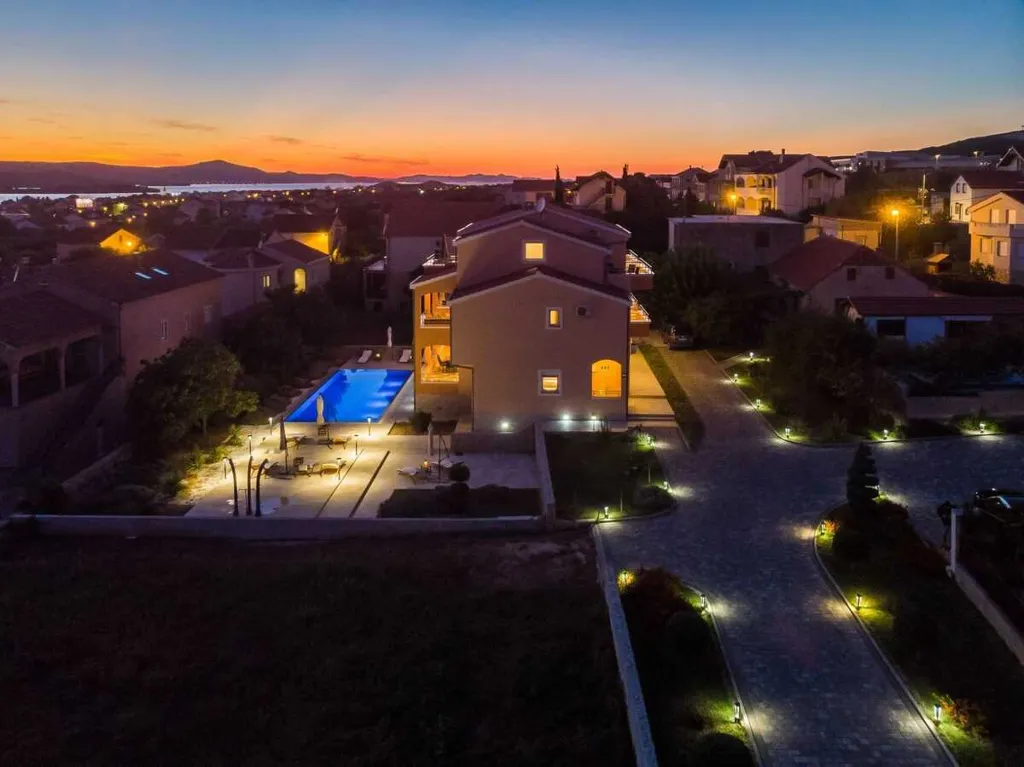 Sea-View 1-Bedroom Apartment in Sv. Filip i Jakov
