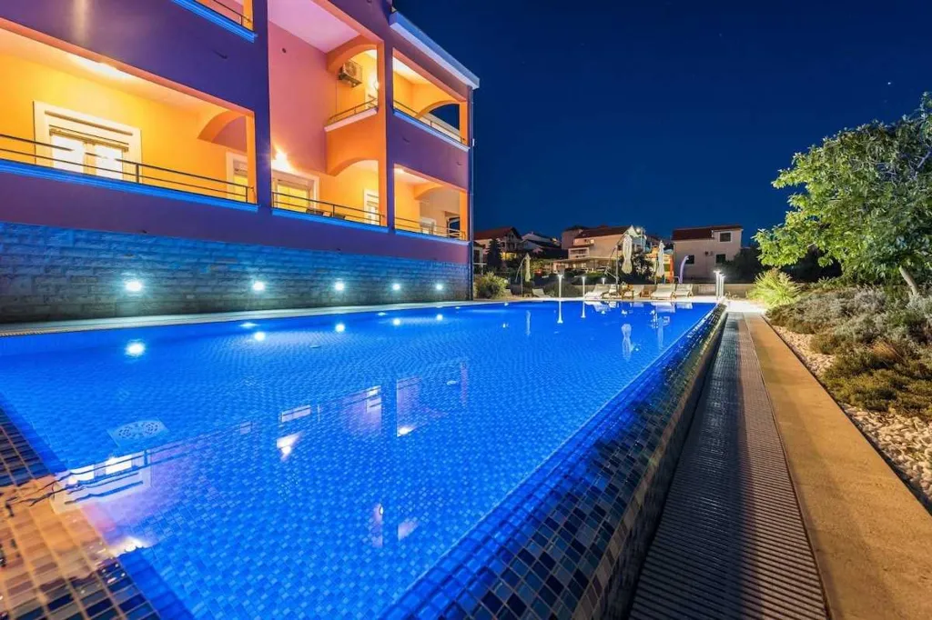 Sea-View Apartment in Sv. Filip i Jakov for 6