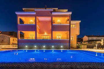 Sea-View Apartment in Sv. Filip i Jakov for 6