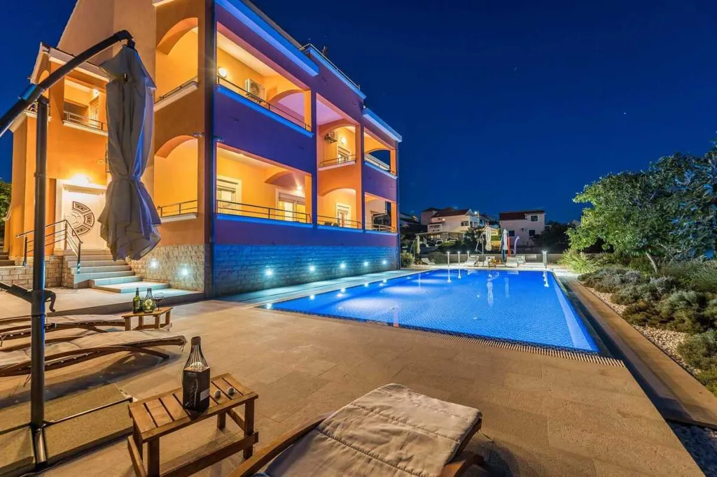 Sea-View Apartment in Sv. Filip i Jakov for 6