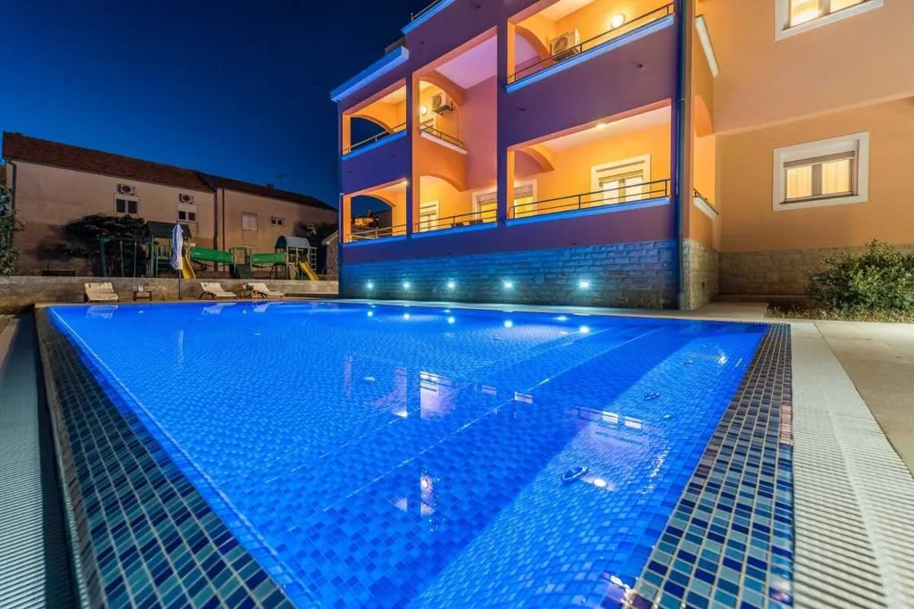 Sea-View Apartment in Sv. Filip i Jakov for 6