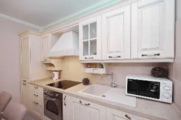 Sea-View Apartment in Sv. Filip i Jakov for 6