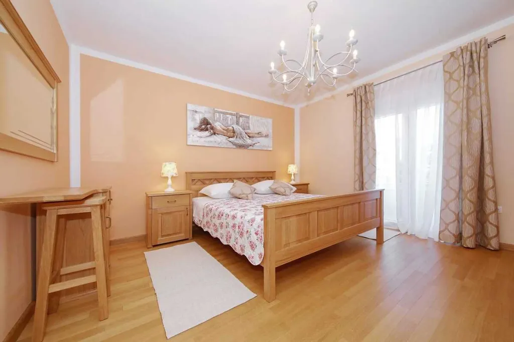 Sea-View Apartment in Sv. Filip i Jakov for 6
