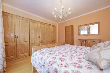 Sea-View Apartment in Sv. Filip i Jakov for 6