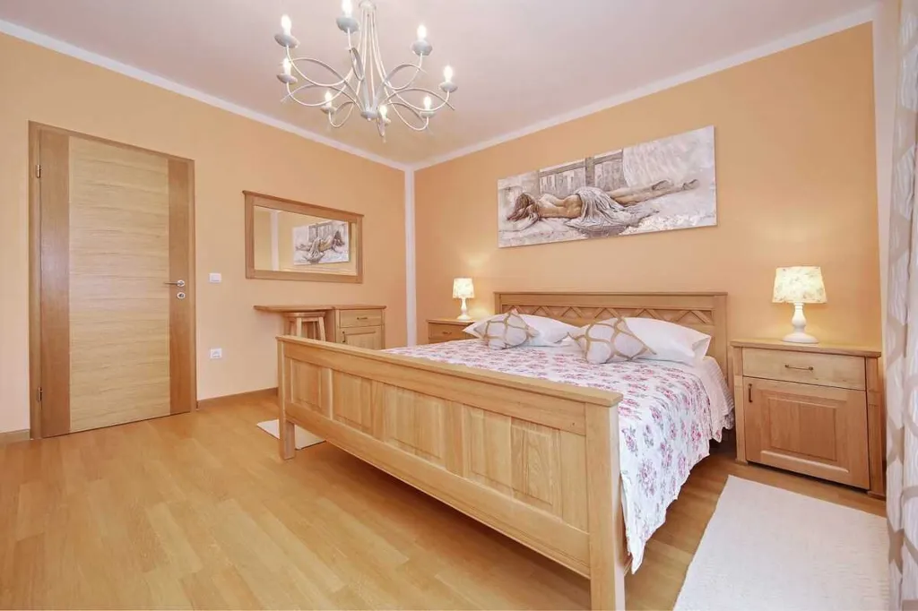 Sea-View Apartment in Sv. Filip i Jakov for 6