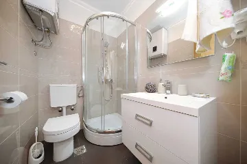 Sea-View Apartment in Sv. Filip i Jakov for 6