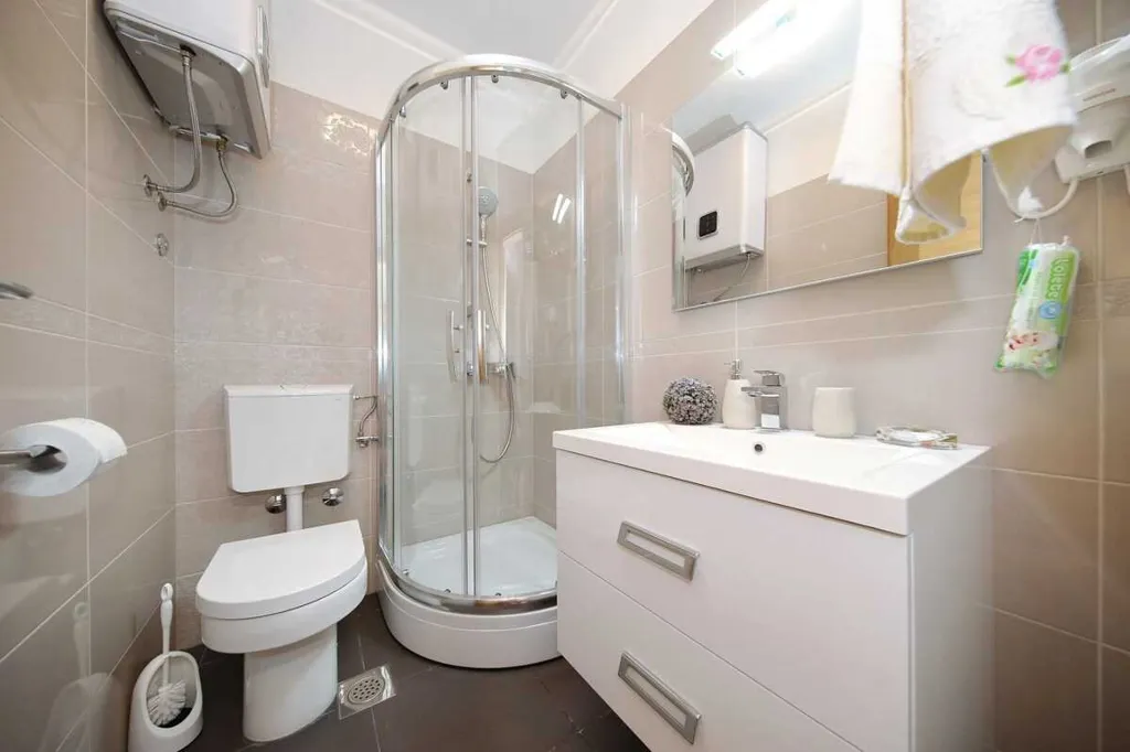 Sea-View Apartment in Sv. Filip i Jakov for 6
