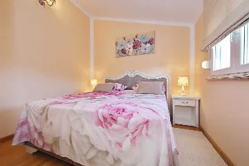 Sea-View Apartment in Sv. Filip i Jakov for 6