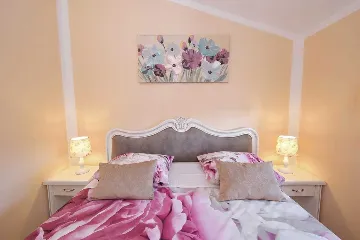 Sea-View Apartment in Sv. Filip i Jakov for 6