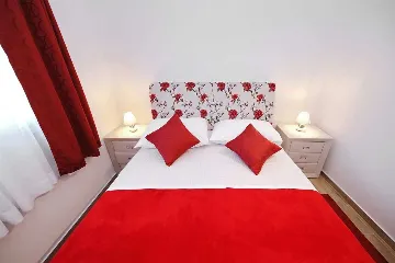 Sea-View Apartment in Sv. Filip i Jakov for 6