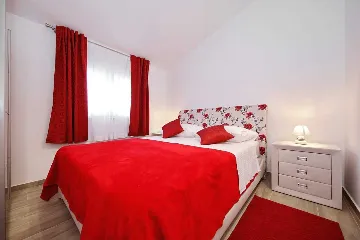 Sea-View Apartment in Sv. Filip i Jakov for 6