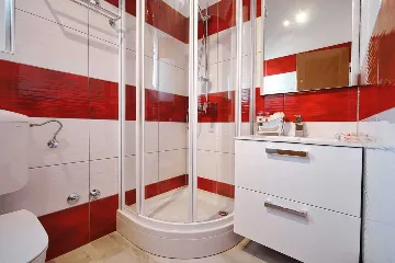 Sea-View Apartment in Sv. Filip i Jakov for 6