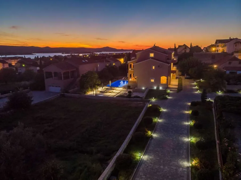 Sea-View Apartment in Sv. Filip i Jakov for 6