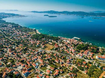 Sea-View Apartment in Sv. Filip i Jakov for 6