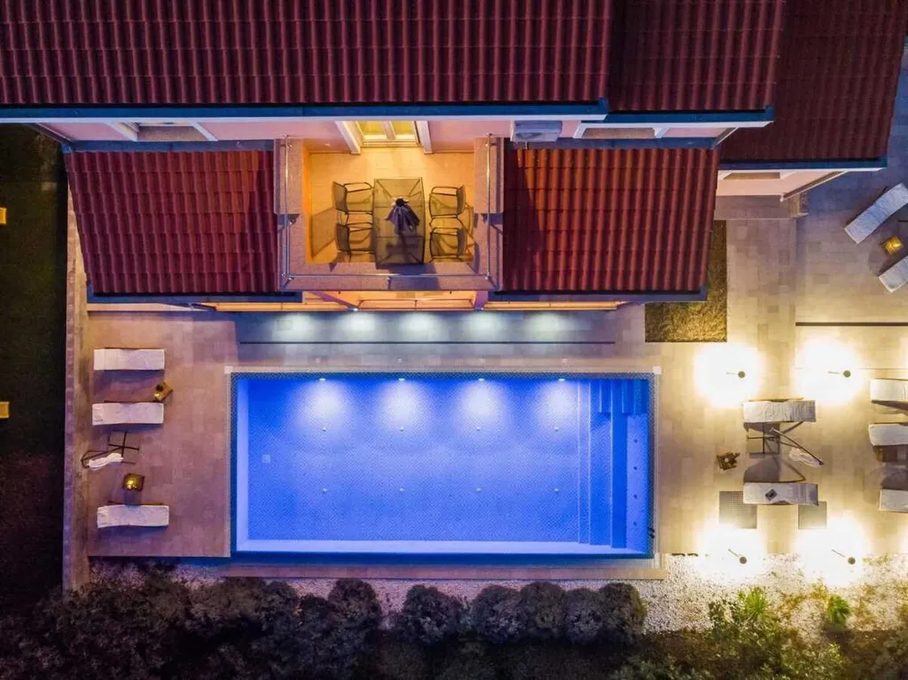 Apartment with Infinity Pool in Sv. Filip i Jakov