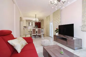 Apartment with Infinity Pool in Sv. Filip i Jakov