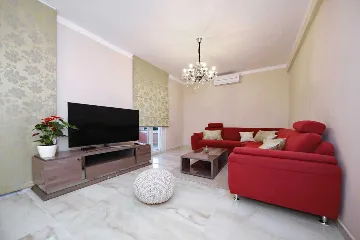 Apartment with Infinity Pool in Sv. Filip i Jakov