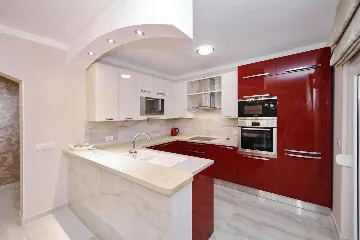 Apartment with Infinity Pool in Sv. Filip i Jakov