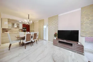 Apartment with Infinity Pool in Sv. Filip i Jakov