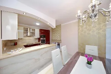 Apartment with Infinity Pool in Sv. Filip i Jakov