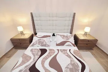 Apartment with Infinity Pool in Sv. Filip i Jakov