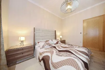 Apartment with Infinity Pool in Sv. Filip i Jakov