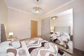 Apartment with Infinity Pool in Sv. Filip i Jakov