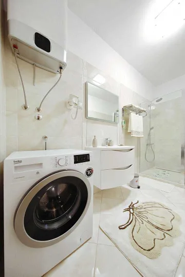 Apartment with Infinity Pool in Sv. Filip i Jakov