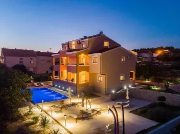 Apartment with Infinity Pool in Sv. Filip i Jakov