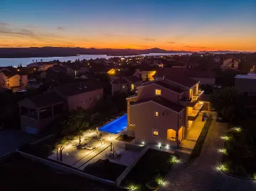 Apartment with Infinity Pool in Sv. Filip i Jakov