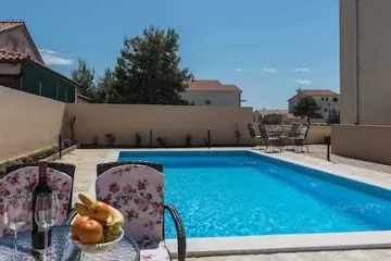 Vrsi Apartment with Heated Pool & Sea View