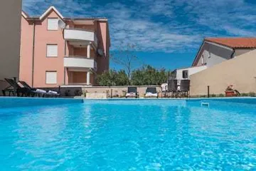 Vrsi Apartment with Heated Pool & Sea View