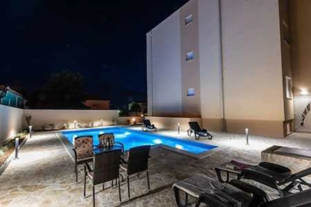 Vrsi Apartment with Heated Pool & Sea View