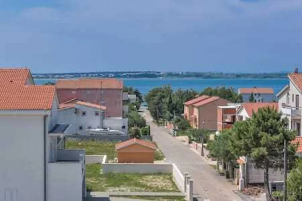 Vrsi Apartment with Heated Pool & Sea View