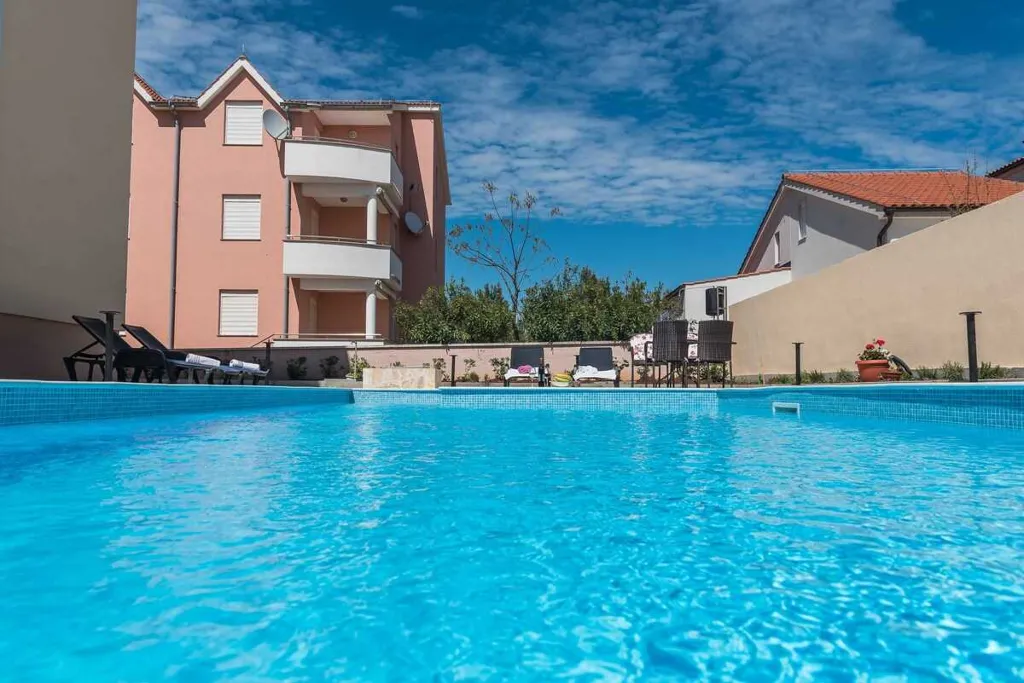 Air-conditioned Apartment with Balcony Views in Vrsi