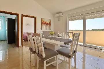 Air-conditioned Apartment with Balcony Views in Vrsi