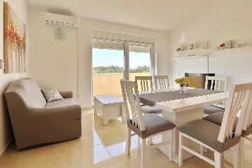 Air-conditioned Apartment with Balcony Views in Vrsi