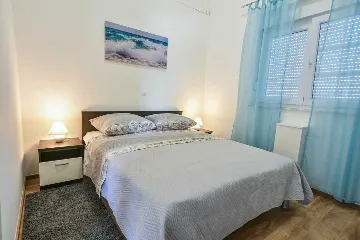 Air-conditioned Apartment with Balcony Views in Vrsi