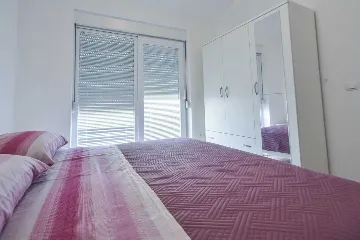 Air-conditioned Apartment with Balcony Views in Vrsi