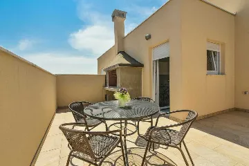 Air-conditioned Apartment with Balcony Views in Vrsi