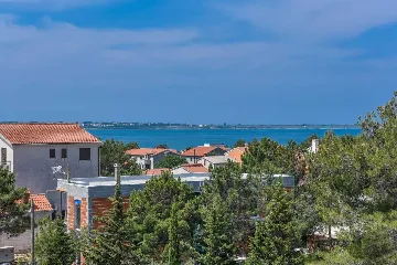 Air-conditioned Apartment with Balcony Views in Vrsi