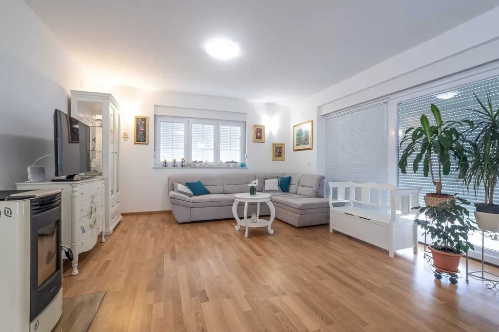 3-Bedroom Apartment in Vrsi for up to 8 Guests