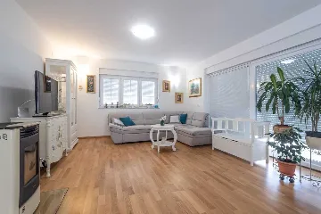 3-Bedroom Apartment in Vrsi for up to 8 Guests