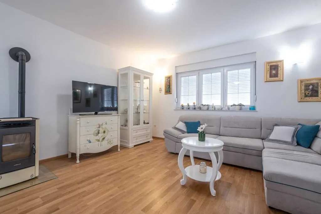 3-Bedroom Apartment in Vrsi for up to 8 Guests