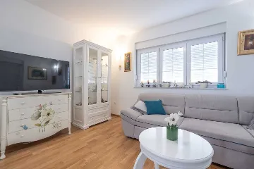 3-Bedroom Apartment in Vrsi for up to 8 Guests