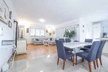 3-Bedroom Apartment in Vrsi for up to 8 Guests