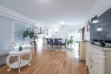 3-Bedroom Apartment in Vrsi for up to 8 Guests