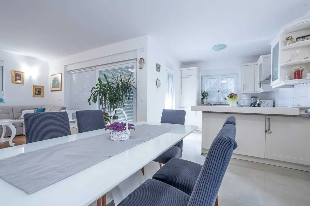 3-Bedroom Apartment in Vrsi for up to 8 Guests