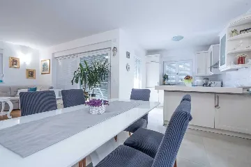 3-Bedroom Apartment in Vrsi for up to 8 Guests